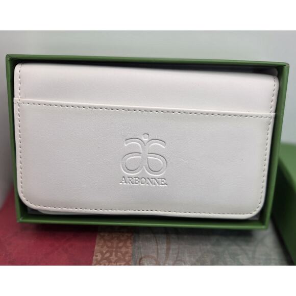 Arbonne Wristlet Wallet White Vegan Embossed Zip Around New In Box - Picture 2 of 9